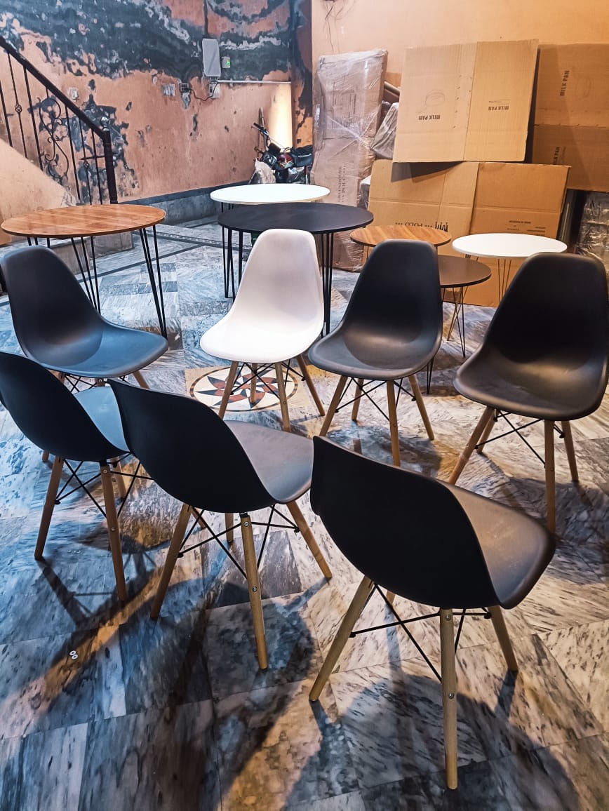 Premium Round Dining Table Set for Home & Café,  Round Dining Table Set with 5 Eames Chairs, Nordic Style Round Dining Table Set – Black & White Chairs