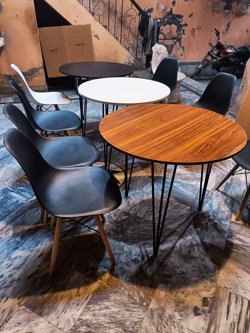 Premium Round Dining Table Set for Home & Café,  Round Dining Table Set with 5 Eames Chairs, Nordic Style Round Dining Table Set – Black & White Chairs