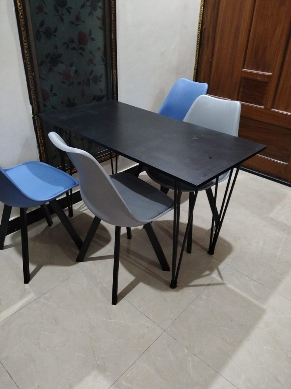Multi-color regular use Home medium dinner table, rectangular shape Cafe and restuarant dining table, 5 person seating table , Office dinner table